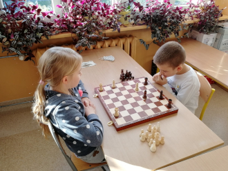 dzieci szachownica